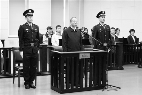 11月17日李显刚受审现场图 新华社发